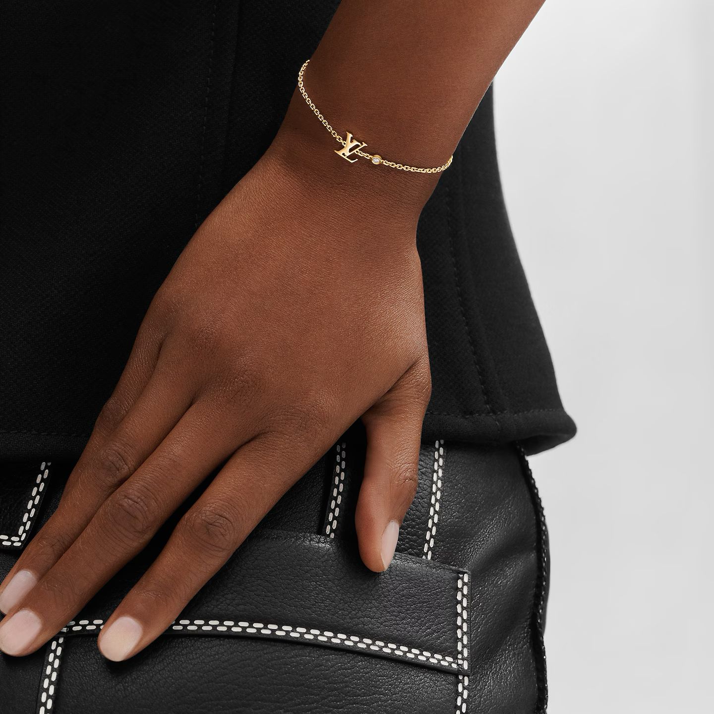 L.V IDYLLE BLOSSOM L.V BRACELET (18K YELLOW GOLD PLATED)